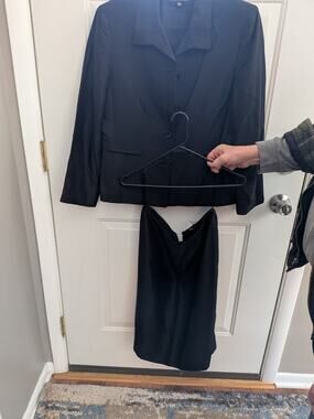 Vintage Kasper 12 Black Silk Ladies Suit blazer and skirt